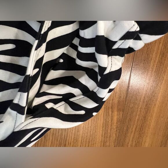 Cabi zebra women’s joggers, size medium NWT - Picture 5 of 11